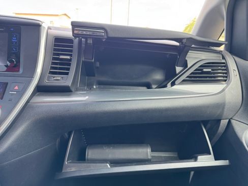 Used 2016 Toyota Sienna SE FWD image 24