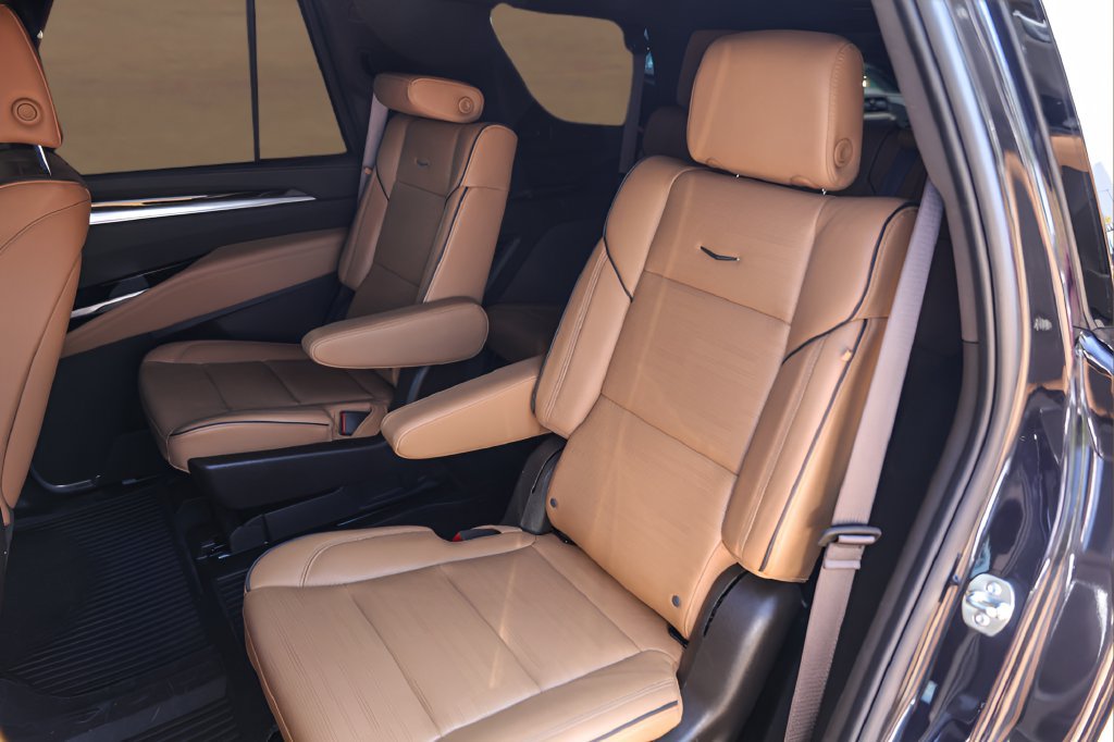 Certified 2025 Cadillac Escalade Premium Luxury w/ Touring Package AWD/4WD image 23