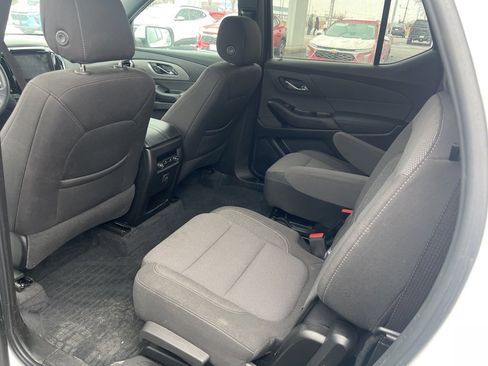 Used 2023 Chevrolet Traverse LT w/ Rear Camera Mirror Package image 8