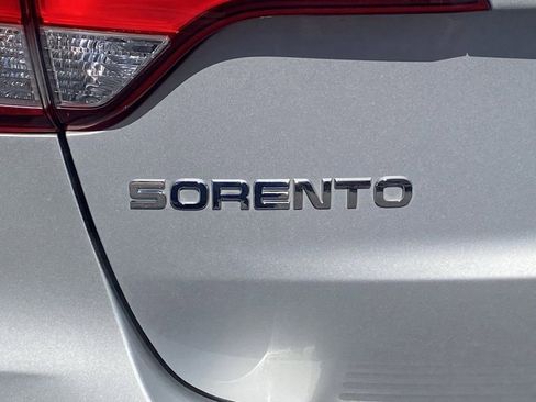 Used 2014 Kia Sorento LX FWD image 9