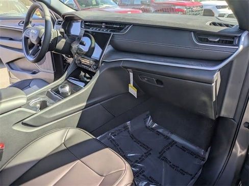 New 2025 Jeep Grand Cherokee Limited RWD image 22