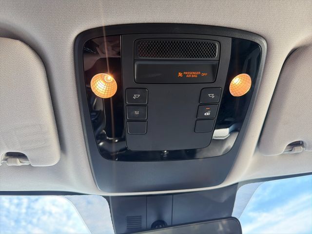 Used 2023 Kia Carnival LX FWD image 22