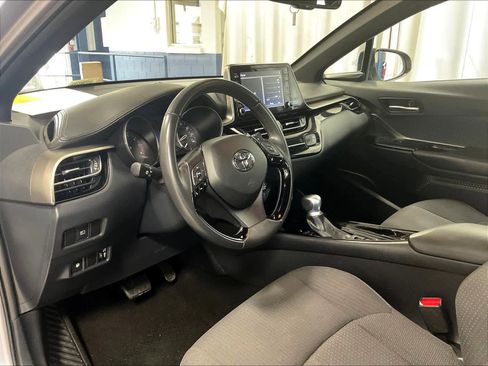 Used 2019 Toyota C-HR XLE image 8