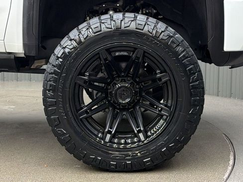 Used 2025 GMC Sierra 2500 AT4 w/ AT4 Premium Plus Package image 10