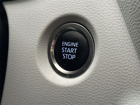 Certified 2025 Toyota Corolla SE image 21