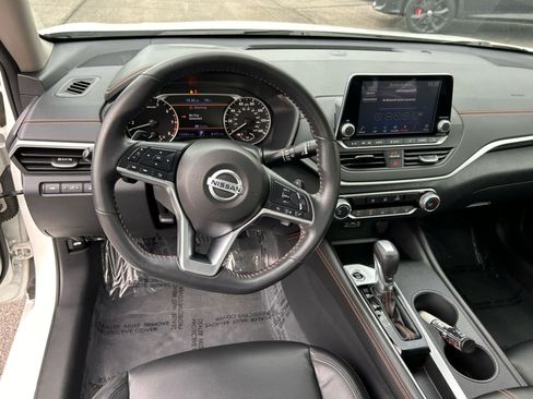 Used 2022 Nissan Altima 2.5 SR FWD image 13