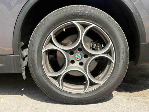 Used 2018 Alfa Romeo Stelvio Sport w/ Quick Order Package 22J Sport AWD/4WD image 18