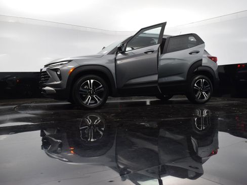 New 2025 Chevrolet TrailBlazer LT w/ Convenience Package FWD image 34