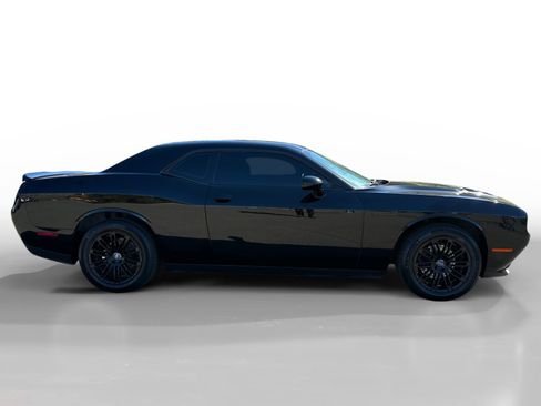 Used 2019 Dodge Challenger SXT image 6