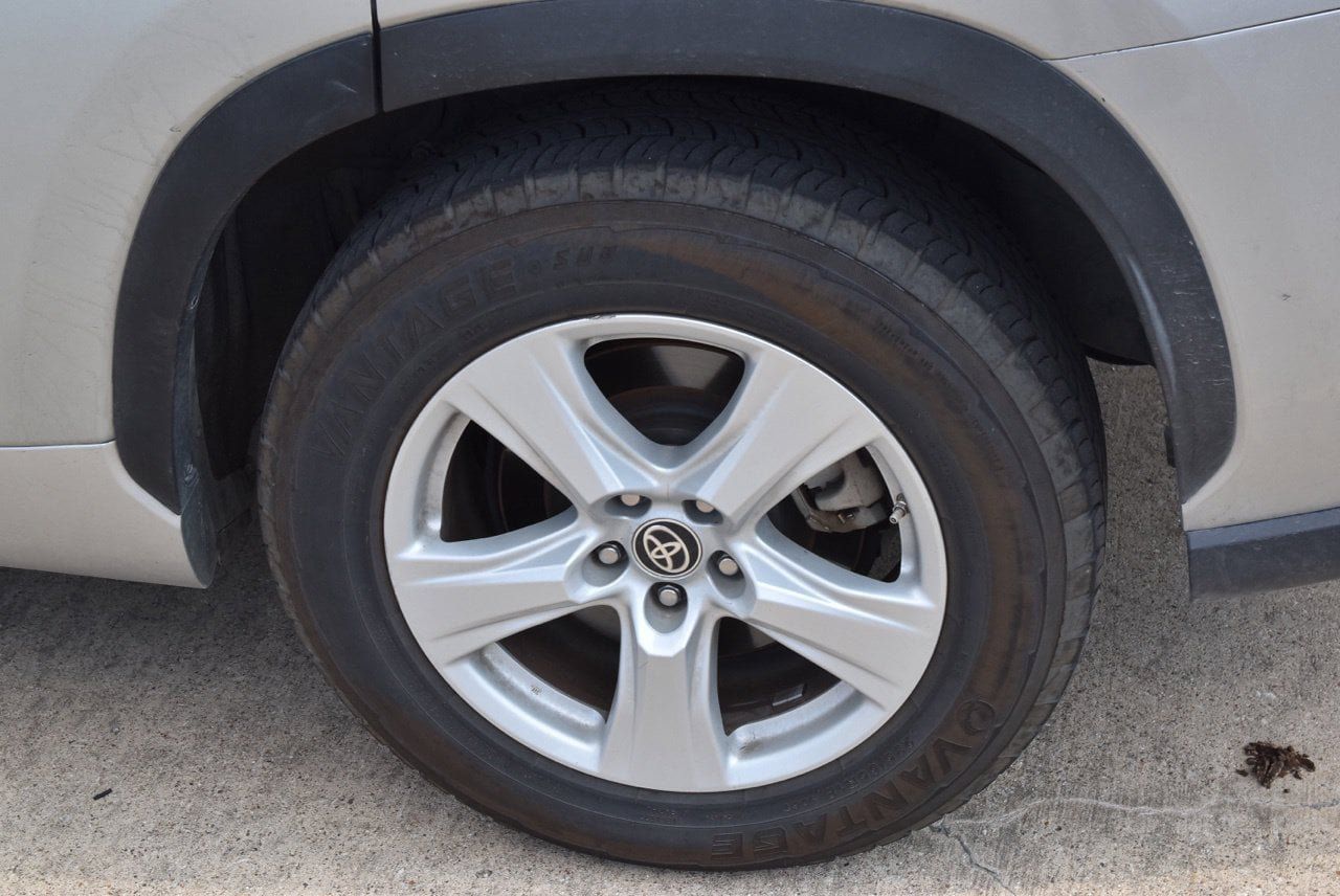 Used 2021 Toyota Highlander L FWD image 12