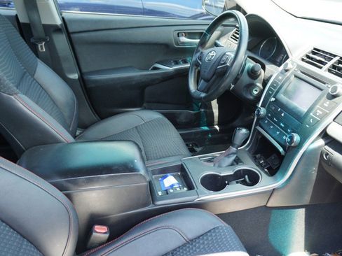 Used 2015 Toyota Camry SE FWD image 9
