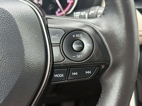 Used 2021 Toyota RAV4 Limited FWD image 32