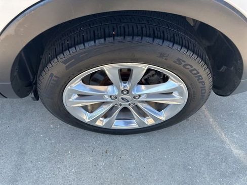 Used 2018 Ford Explorer Limited w/ Equipment Group 301A FWD image 41