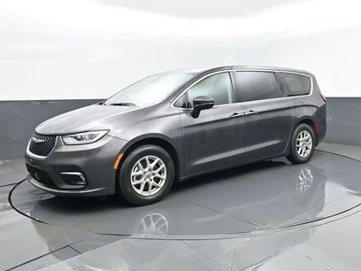 Used 2023 Chrysler Pacifica Touring-L
