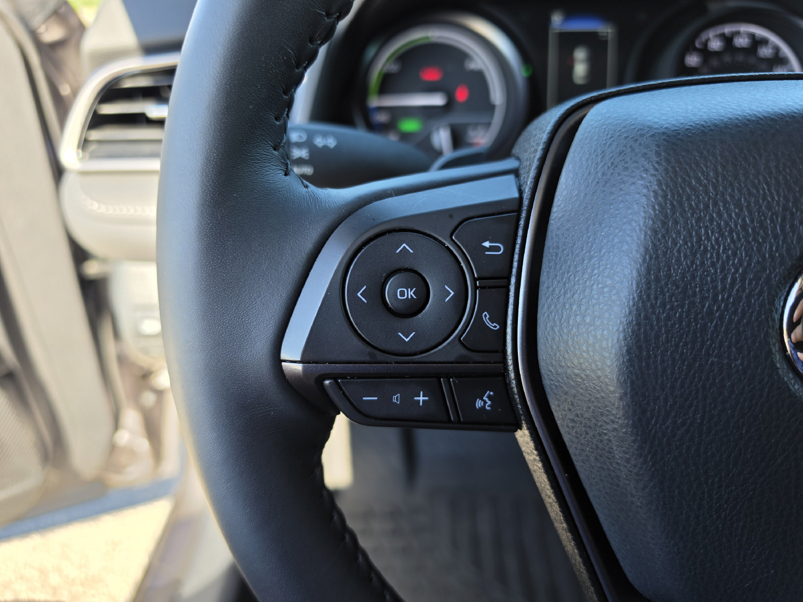 Used 2024 Toyota Camry SE w/ Audio Upgrade Package FWD image 32