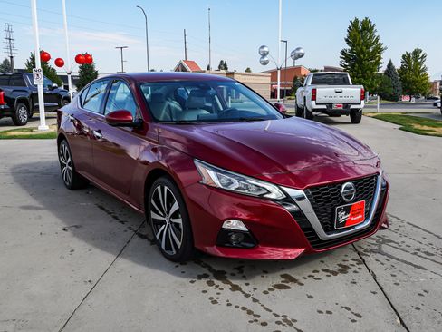 Used 2021 Nissan Altima 2.5 Platinum AWD/4WD image 2