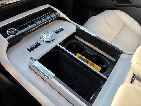 New 2026 Lincoln Navigator L Premier AWD/4WD image 23