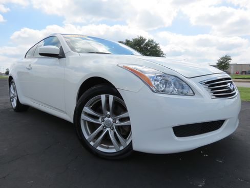 Used 2010 INFINITI G37 x w/ Premium Pkg image 2