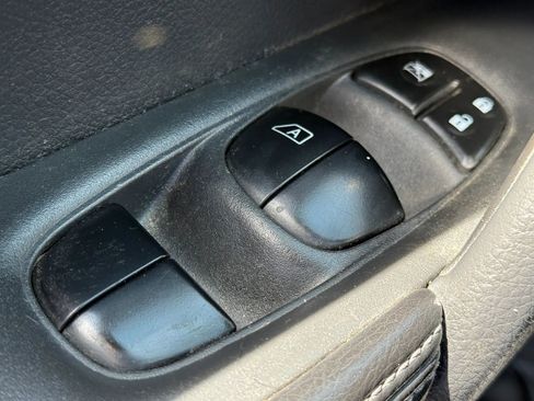 Used 2016 Nissan Rogue S image 23