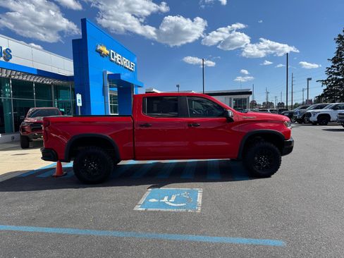 Used 2023 Chevrolet Silverado 1500 ZR2 image 8