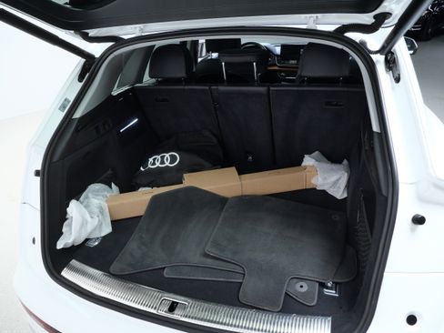 Used 2023 Audi Q5 e Premium w/ Convenience Package AWD/4WD image 7