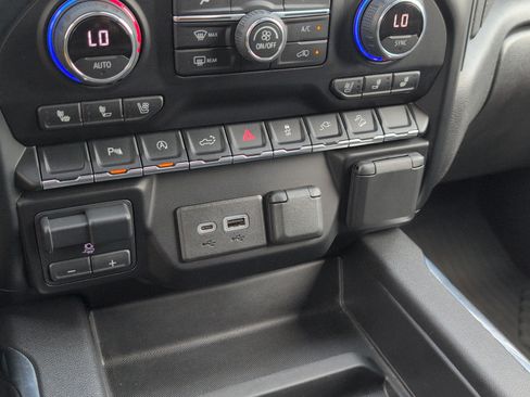 Used 2021 Chevrolet Silverado 1500 LTZ AWD/4WD image 18