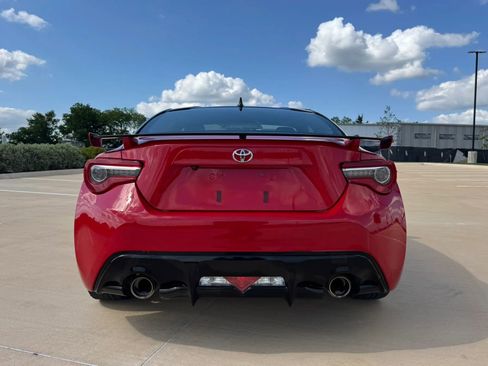 Used 2020 Toyota 86 RWD image 5