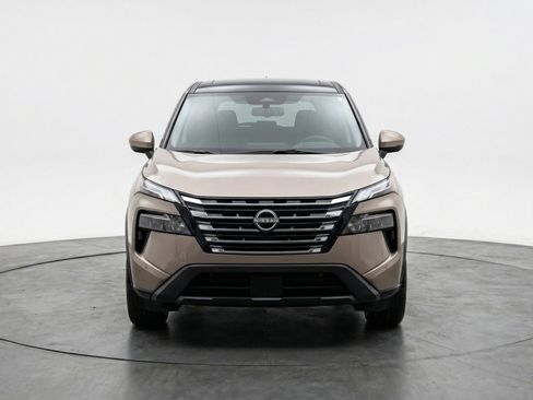 Used 2025 Nissan Rogue SV image 2