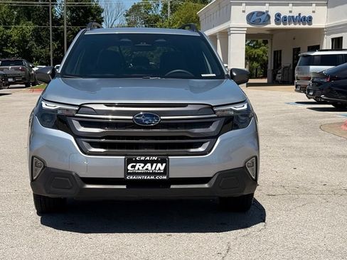 Used 2025 Subaru Forester Premium AWD/4WD image 2