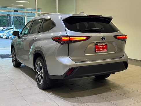 Certified 2024 Toyota Highlander XLE image 4