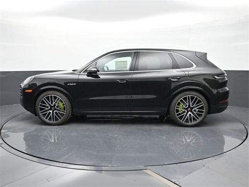 New 2026 Porsche Cayenne E-Hybrid image 2