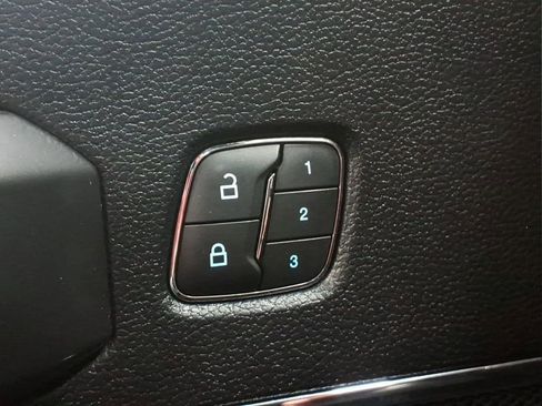 Certified 2018 Ford F150 Lariat w/ Equipment Group 502A Luxury AWD/4WD image 18