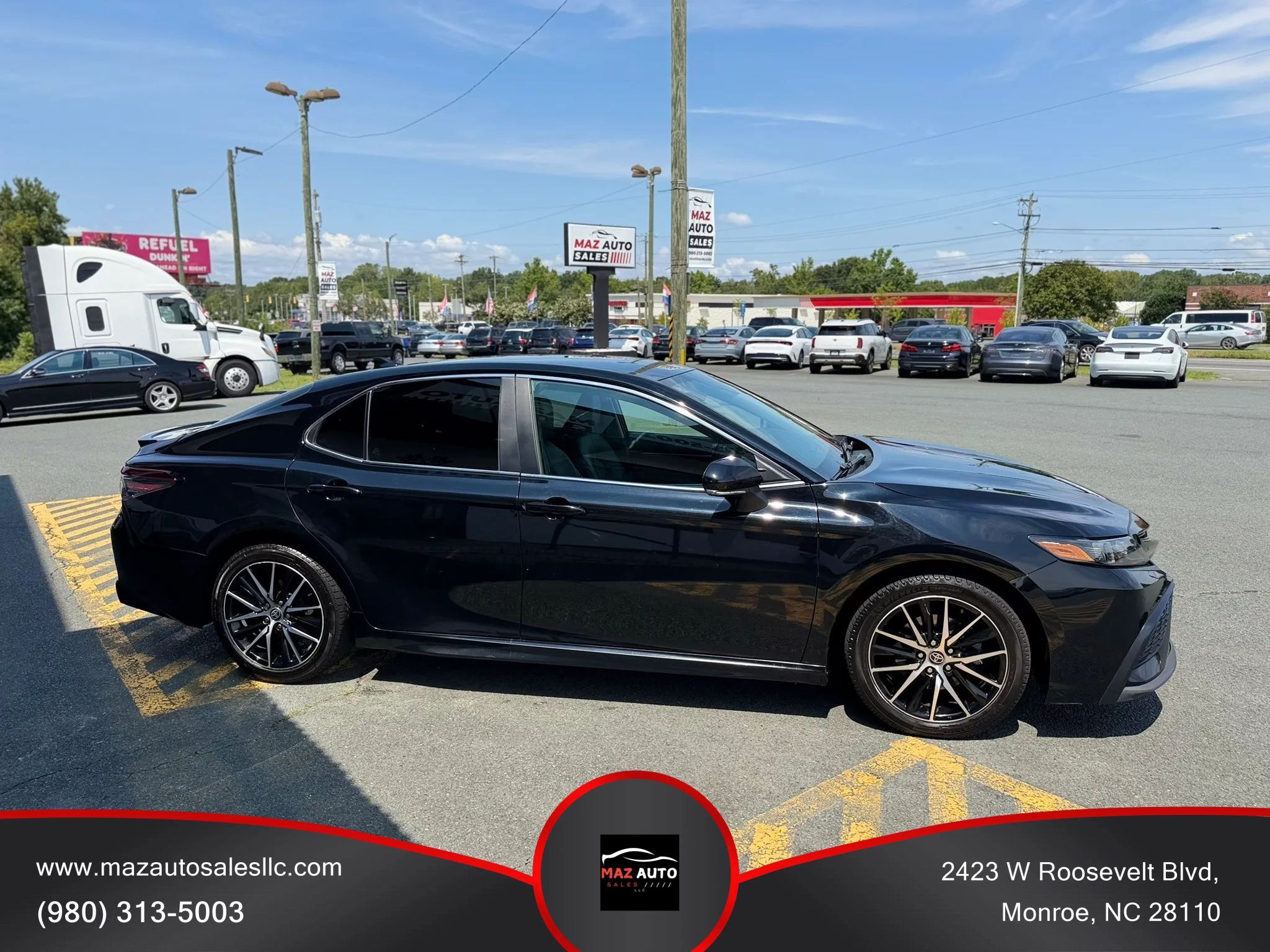 Used 2023 Toyota Camry SE FWD image 3