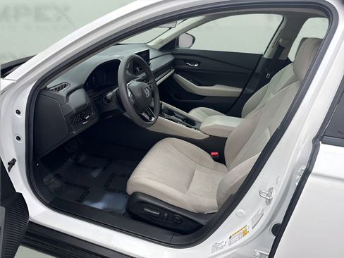 Used 2025 Honda Accord SE image 9