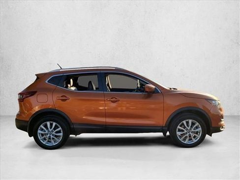 Used 2021 Nissan Rogue Sport SV w/ Technology Package image 4