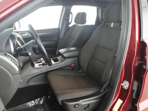 Used 2021 Jeep Grand Cherokee Laredo image 11