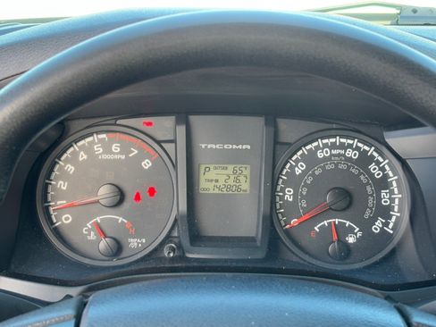 Used 2016 Toyota Tacoma SR image 21