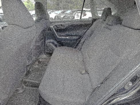 Used 2022 Toyota RAV4 LE image 10