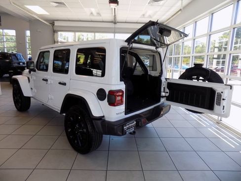Certified 2025 Jeep Wrangler Unlimited Sahara w/ Safety Group AWD/4WD image 6