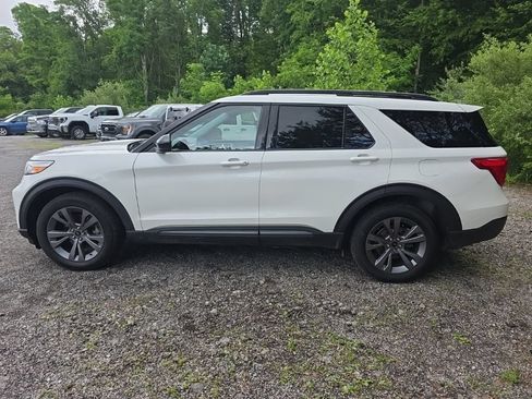Used 2022 Ford Explorer XLT w/ XLT Sport Appearance Package AWD/4WD image 7