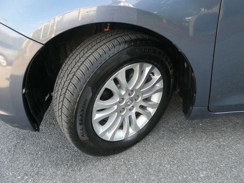 Used 2015 Toyota Sienna XLE FWD image 36