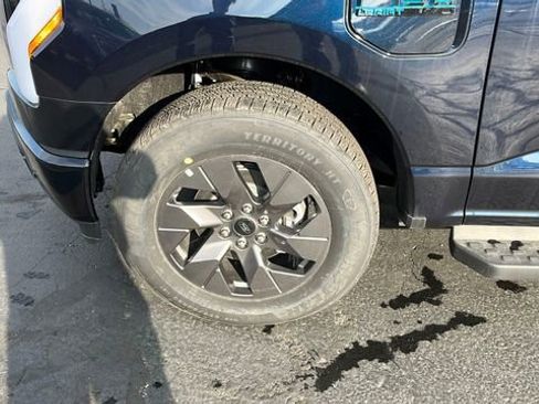 Used 2024 Ford F150 Lightning Lariat AWD/4WD image 16