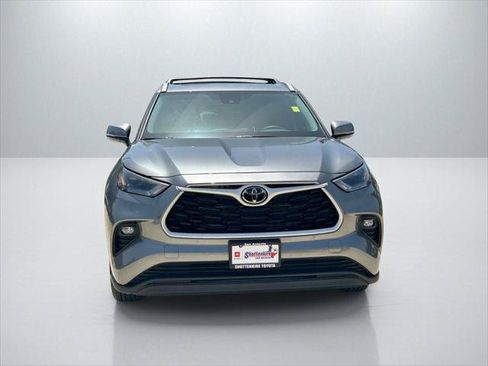 Certified 2026 Toyota Highlander XLE AWD/4WD image 2