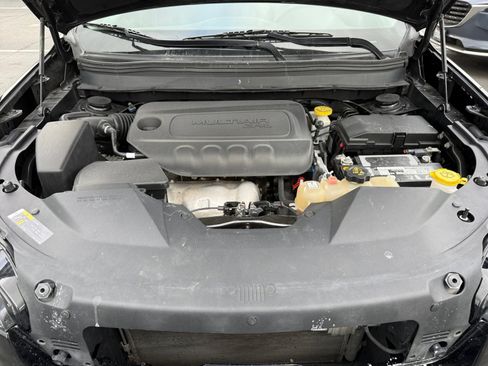 Used 2019 Jeep Cherokee Latitude w/ Popular Appearance Group image 20