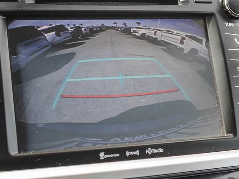 Used 2018 Toyota Highlander Plus FWD image 23