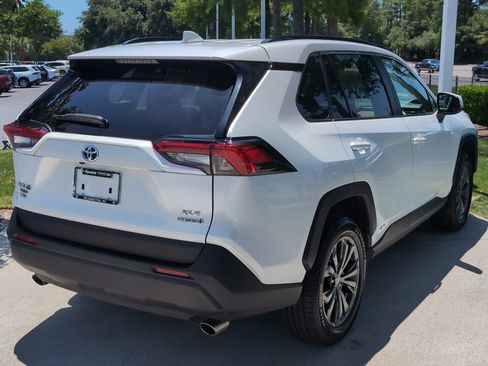 Certified 2023 Toyota RAV4 XLE Premium AWD/4WD image 10