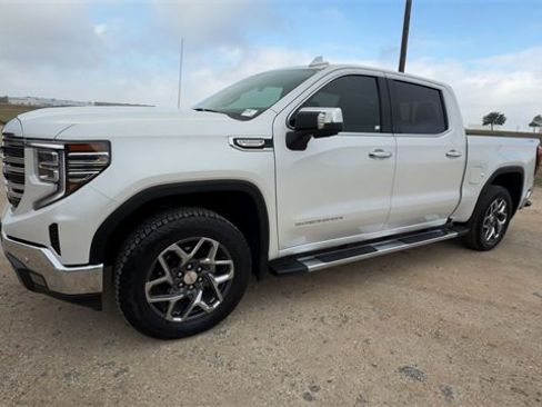 Certified 2025 GMC Sierra 1500 SLT image 4
