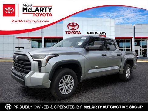 Used 2022 Toyota Tundra SR5 w/ SR5 Convenience Package AWD/4WD image 1