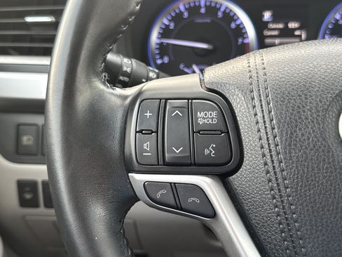 Used 2018 Toyota Highlander XLE FWD image 14