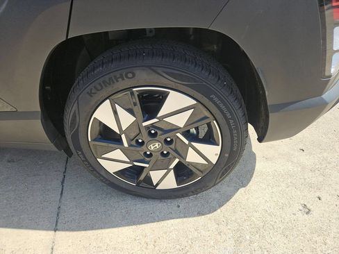 Used 2025 Hyundai Kona SEL FWD image 25